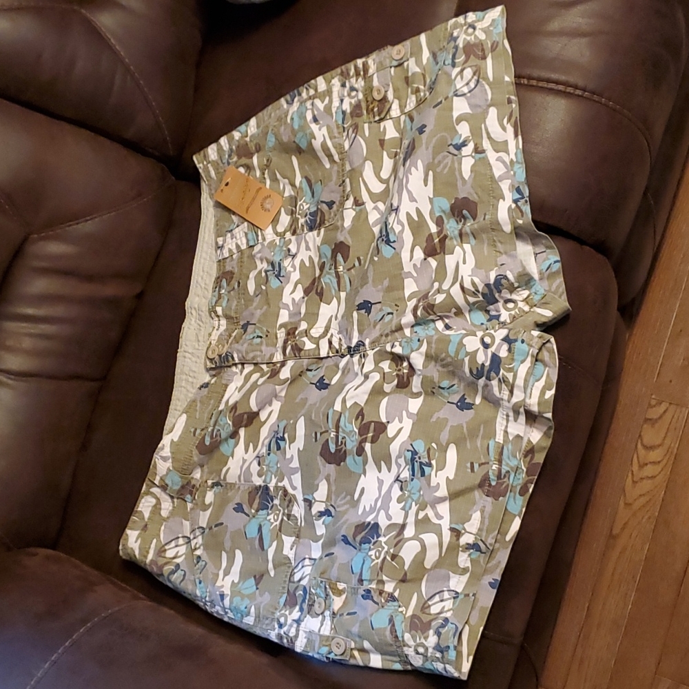 26w Plus size cargo shorts